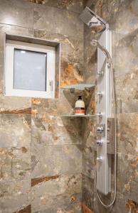 Lovely 1 Bd Apt with Balcony 10 min from Acropolis