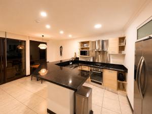 CR MARIPOSA RENTALS Luxury 2-Story Penthouse with Private Jacuzzi