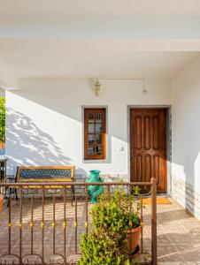 Terraço 26 - 8BR Villa Sleeps 22, Garden & Terrace, Near Lisbon & Beaches