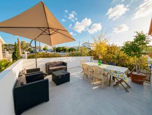 Terraço 26 - 8BR Villa Sleeps 22, Garden & Terrace, Near Lisbon & Beaches
