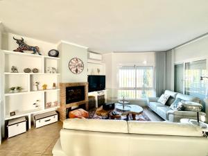 Villa Vista Verde -Sea views -3 Bedrooms -Heated Pool