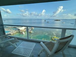 Lujoso apto con balcón, vista al mar y playa privada
