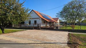 VárLak