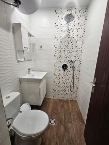 Central, quiet and modern apartment with Private Parking