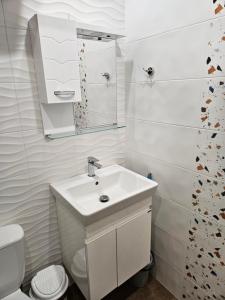 Central, quiet and modern apartment with Private Parking