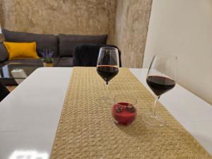 Central, quiet and modern apartment with Private Parking