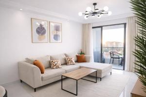 High-Floor 1BR Kileleshwa, Balcony and City Views