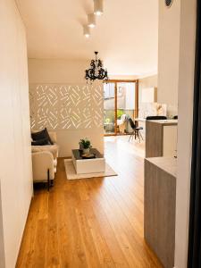 Boutique Old Town Perfect Apartment AC Parking WiFi Balcony