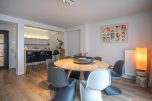 Stylish 2-Bedroom Apartment with Private Garage
