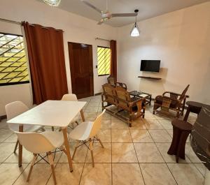 Maynas 100 - Apartamento 2do piso - 1 cdra de la Municipalidad - Calle Brasil 1005