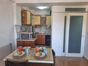 Aleandro Lakeview Apartment