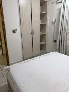 Stylish 2BR Pool, Gym Garden