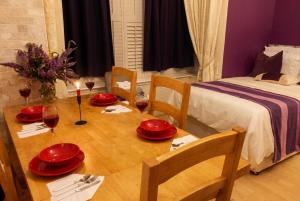 Spacious Two Bedroom Suite for Groups and Families with Free Parking, Birmingham