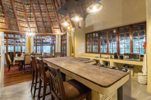 Majestic Villa with Pools & Outdoor Bar in Maanzoni
