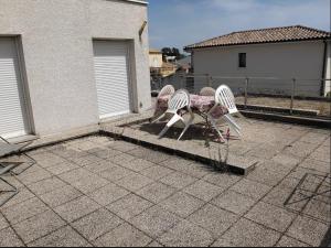 Pérols Centre, Studio unique au dessus de notre maison avec grande terrasse