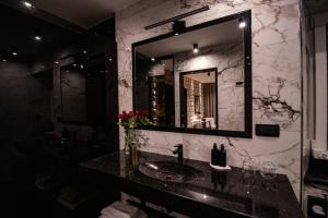 Carlina Amaris Suite