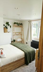 Lush Rooms Bedminster
