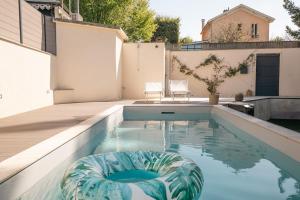 Jardin des Forts avec piscine, 2 chambres et climatisation proche de Lyon