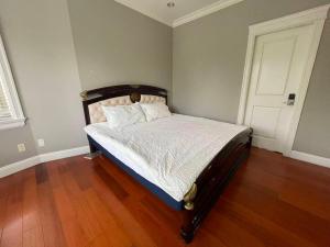 Cozy 2BR Unit, Quiet Area and Easy Transit