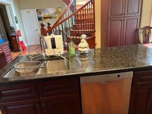 Cozy 2BR Unit, Quiet Area and Easy Transit