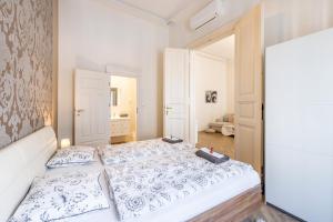 Jenny luxury two bedrooms apartment.