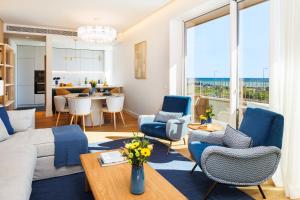 Seaview Bright Apartment - Oceanfront Luxury