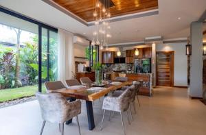 Casa Miyali Lakefront Villa with Infinity Pool