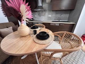 EVAGELIAS APARTMENT Stylish Central stay!