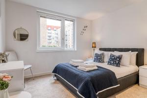 Modern Surrey Quays Flat