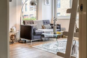 Modern Surrey Quays Flat