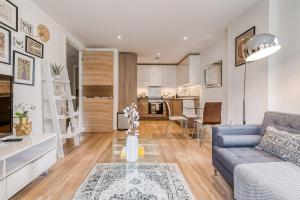 Modern Surrey Quays Flat
