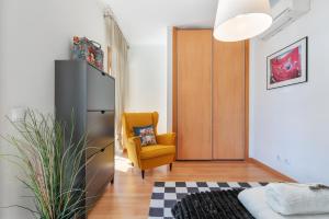 Privilege Apartment Ida with Rooftop Pool, Village Marina - Olhão