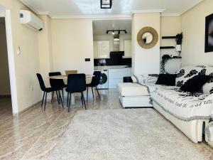 Appartement lumineux à Orihuela Costa avec 3 piscines dont 1 chauffée
