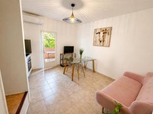Charmant 3 pièces avec terrasse, vue mer et parking à Vence