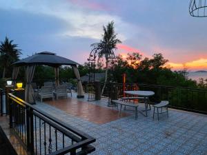 Loma Marine Pool Villa near Sea-Tran Pier Donsak