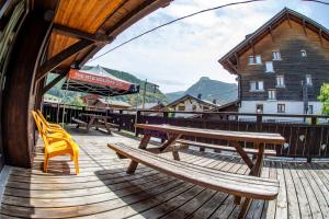 Atlas Ski - Bike Lodge, Catered Boutique Hotel in Central Morzine
