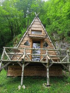 Chalet en Ariège insolite avec vue montagne, calme, nature et ciel étoilé