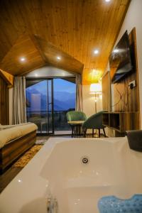 HOGS Panorama - Manali