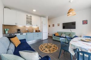 Talea Sun & Sea Haven 1BR Apartment by PikHost