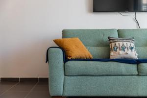 Talea Sun & Sea Haven 1BR Apartment by PikHost