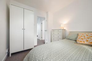 3 and 4 Bed Maisonettes Near Metro