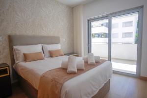 Rooftop pool & Luxury apartment