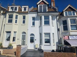 Smugglers Retreat Beach Sea Views Garden