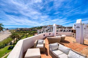 3180 Duplex Penthouse with Panoramic Sea Views