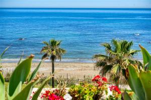 3180 Duplex Penthouse with Panoramic Sea Views