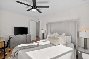 Luxury 5BR SD Escape Pool Hot Tub Gym and Game Room