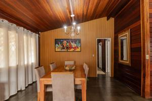 Casa Grande c Lareira e Churrasqueira Cascatinha