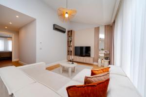Two-Bedroom Family Suite in Managed Aparthotel - Central Location with Elevator - Parking & Secure Access