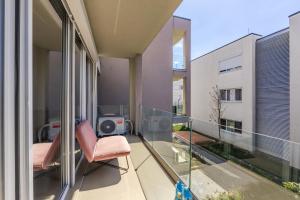 Golden Hour Balcony Apartment Pool & Beach 100m by PikHost