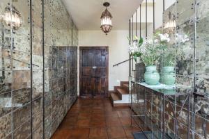 Casa Laura, Architectural Gem with Rooftop Views